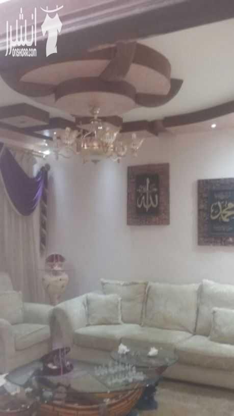 منزل مستقل مساحة الأرض ٧٥٥م مساحة البناء ٢٢٥م المنزل مكون من ٣غرف نوم غرفة ماستر غرفة ملابس ماستر غرفة ضيوف ٤/٤ غرفة معيشة ١٠/٥ مطبخ ٤/٦ حمامين برندات اباجورات كامل المنزل بورسلان اسباني