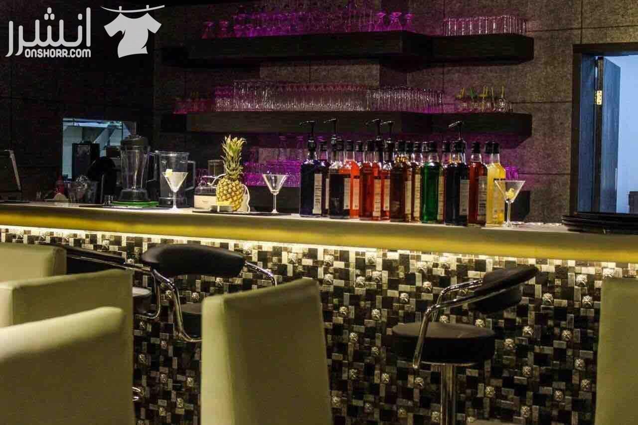 Jasmin breeze Restaurant and Café مطعم للبيع بـ مساحة 560 متر مربع تقريباً ديكور عصري وجميل جداً في سوق تجاري بـ بالزرقاء الجديدة منطقه البتراوي دوار البتراوي الموقع بمكان حيوي جداً يشمل محلات تجا...