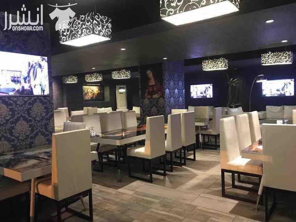 Jasmin breeze Restaurant and Café مطعم للبيع بـ مساحة 560 متر مربع تقريباً ديكور عصري وجميل جداً في سوق تجاري بـ بالزرقاء الجديدة منطقه البتراوي دوار البتراوي الموقع بمكان حيوي جداً يشمل محلات تجا...