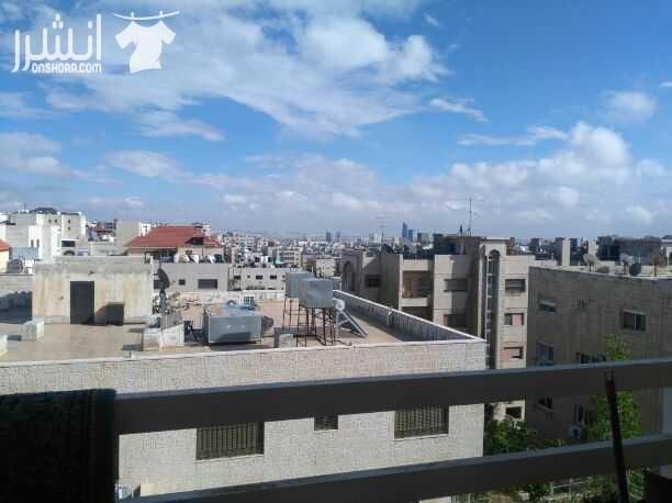 شقة فارغة للإيجار 150م 3غرف نوم وحدة منهم ماستر 2مام صالون وغرفة معيشة مع بلكونة مطبخ جديد راكب تشطيب جديد لم تسكن عمان ضاحية الرشيد بالقرب من اسكان الروضة