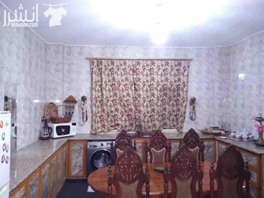 لقطه لقطه يـ✌ـا بلاش بيت مستقل مكون من ثلاث طوابق لطابق الاول ثلاث غرف وصالون ومطبخ راكب جديد ومعيشه وثلاث حمامات الطابق الثاني مكونين ثلاث غرف وصاله ومطبخ وحمام والطابق الثالث واقف على التشطيب ومزر...