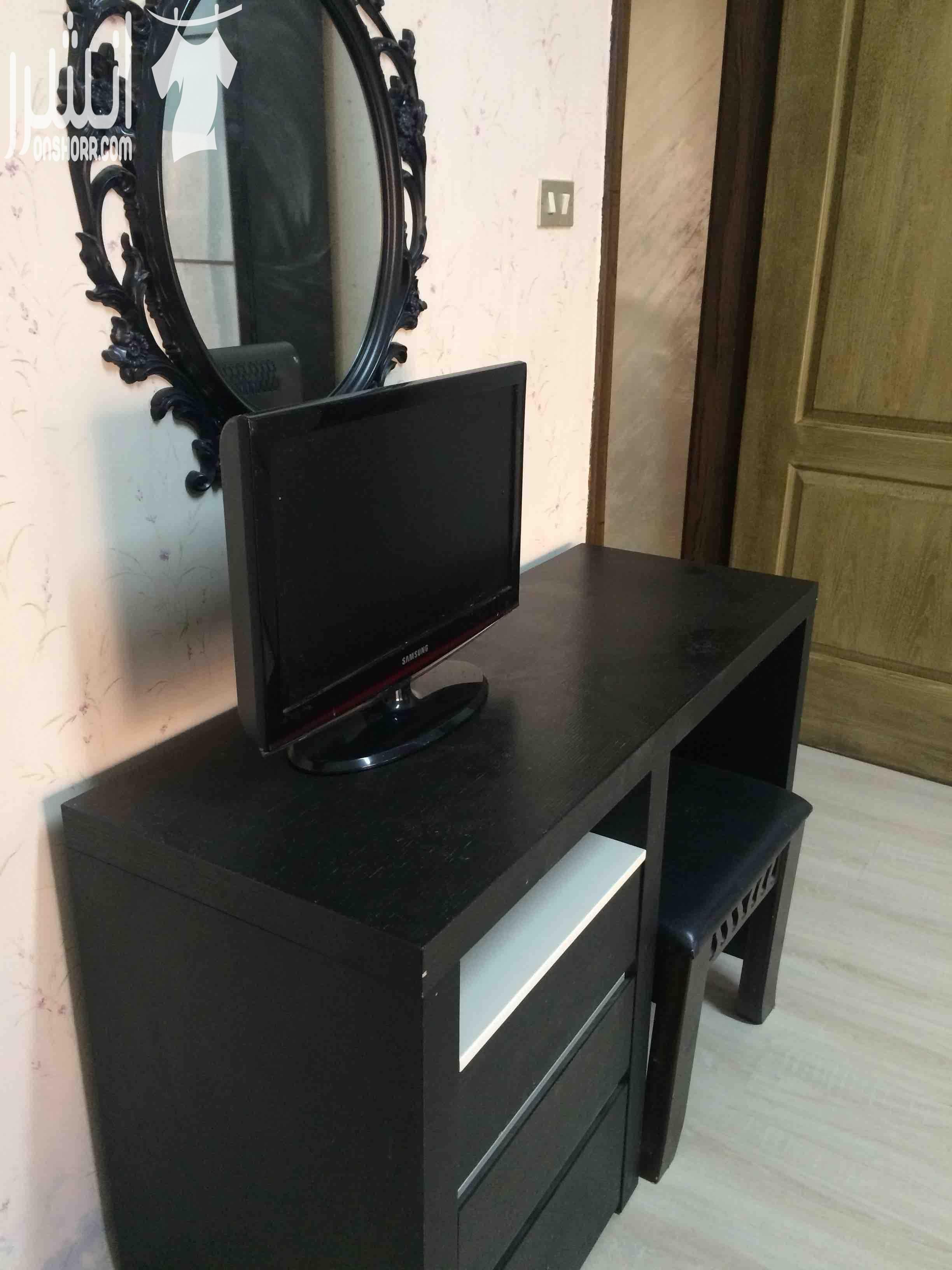 يوجد شقه مفروشة للايجار بجانب دائرة قاضي القضاة شارع الجاردنز ٣ غرف نوم وصاله وصالون ومطبخ وحمامين للاستفسار الاتصال على ٠٧٩٥٤٩٣٧٤٠