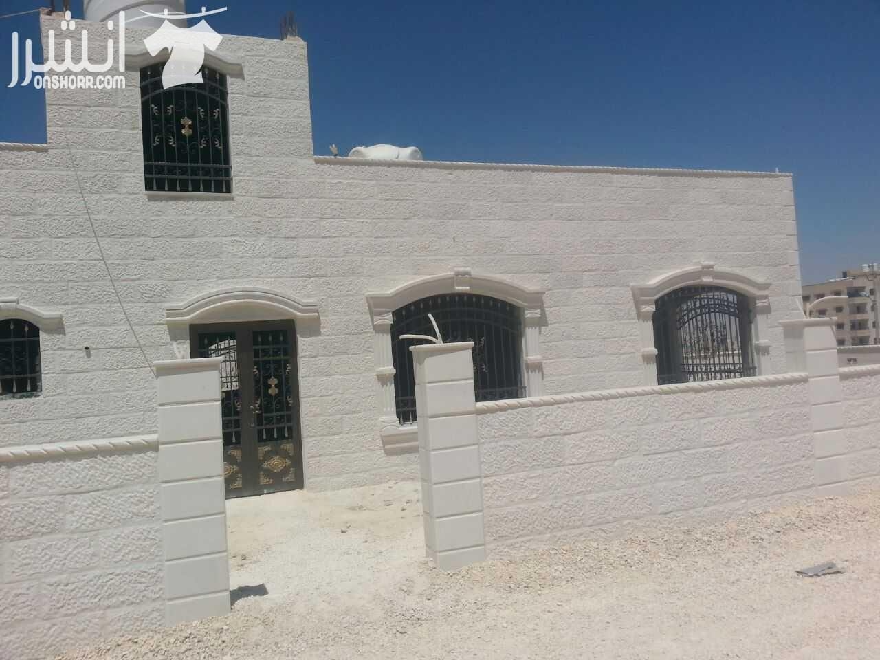 فيلا قيد التشطيب في الاردن / الزرقاء الجديدة - البتراوي في منطقة هادئة، على ثلاث شوارع، أربع واجهات حجر نخب أول، مساحة الأرض (500) متر مربع، ويتألف البيت من طابقين: 1- الطابق الأرضي مساحته (121) متر...