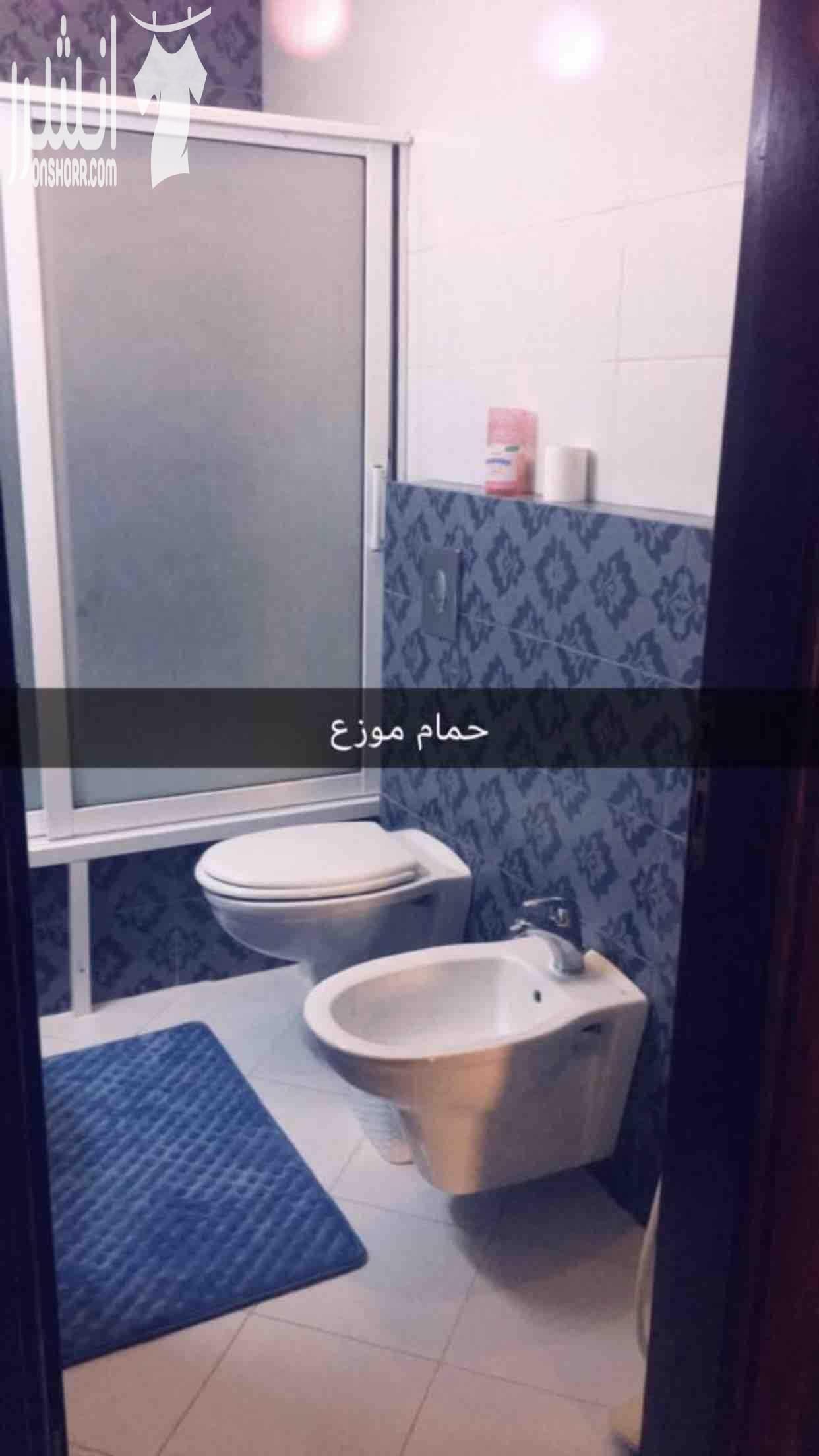 شقه مدخل مستقل للبيع مساحه 215 م اتجاه شرقي شمالي عمر البناء خمس سنوات تشطيبات سوبر مطبخ بلوط أمريكي ديكورات خشب و ورق جدران من المالك مباشره السعر 100000 قابل للتفاوض 0798484941