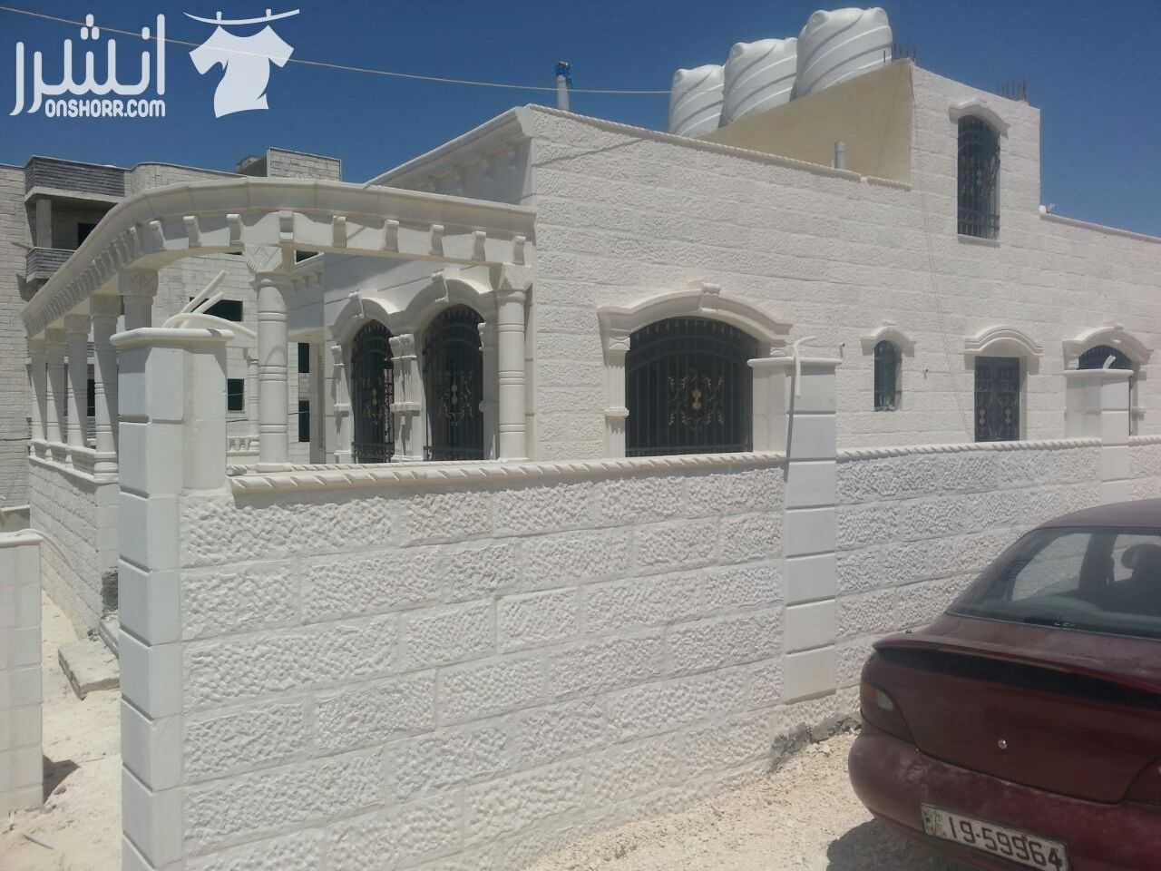 فيلا قيد التشطيب في الاردن / الزرقاء الجديدة - البتراوي في منطقة هادئة، على ثلاث شوارع، أربع واجهات حجر نخب أول، مساحة الأرض (500) متر مربع، ويتألف البيت من طابقين: 1- الطابق الأرضي مساحته (121) متر...