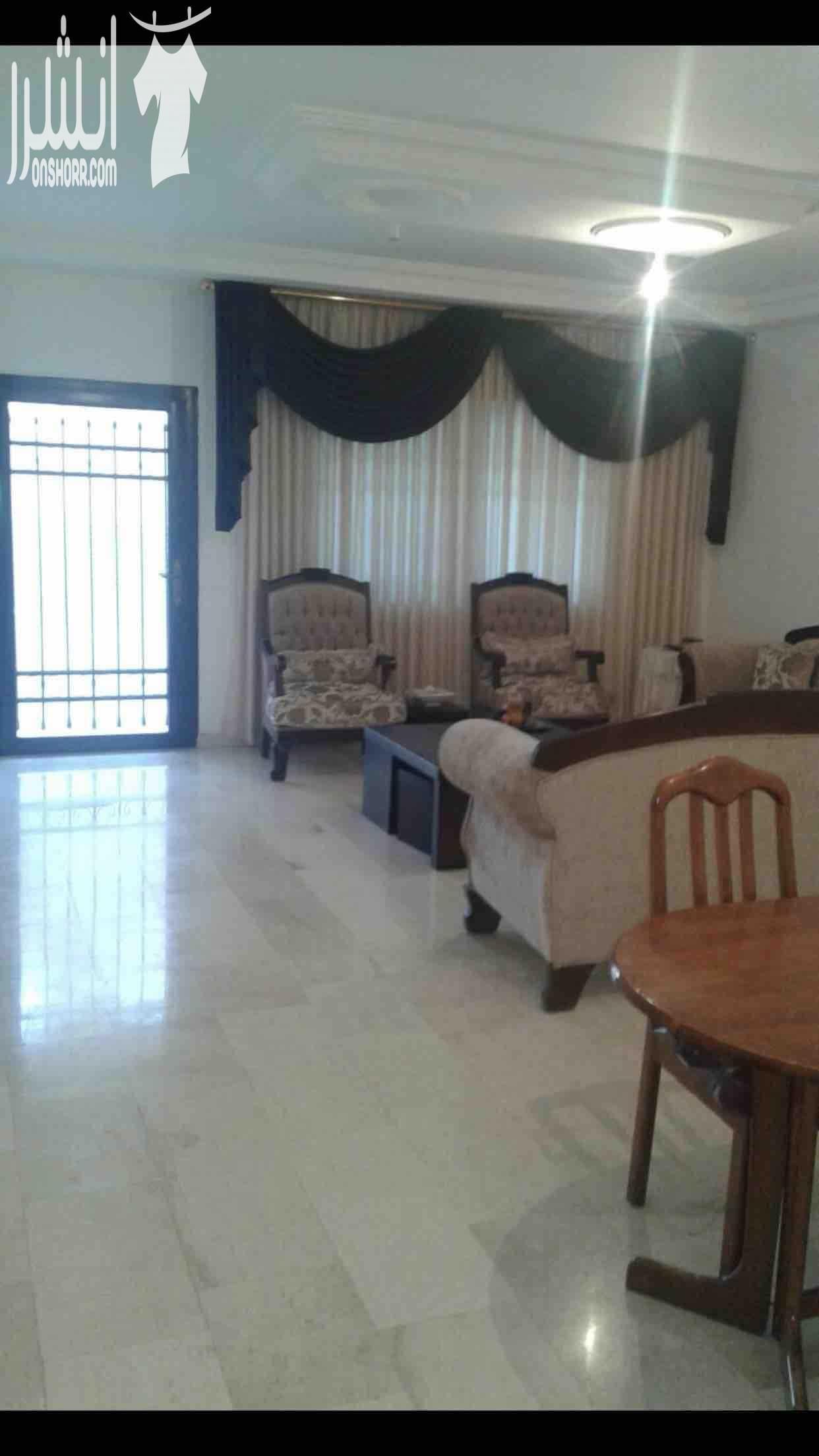 شقة شبه ارضي تسوية مشمسة بضاحية الرشيد حي الكلية الاسلامية نزول الجاذبية المساحة ١٧٢ م مربع مع تراس امامي بمساحة ٥٠ متر مربع مصعد مستودع غرفة غسيل كراج مدخلين مدخل خاص ومدخل من العمارة عمر البناء ٤ سن...