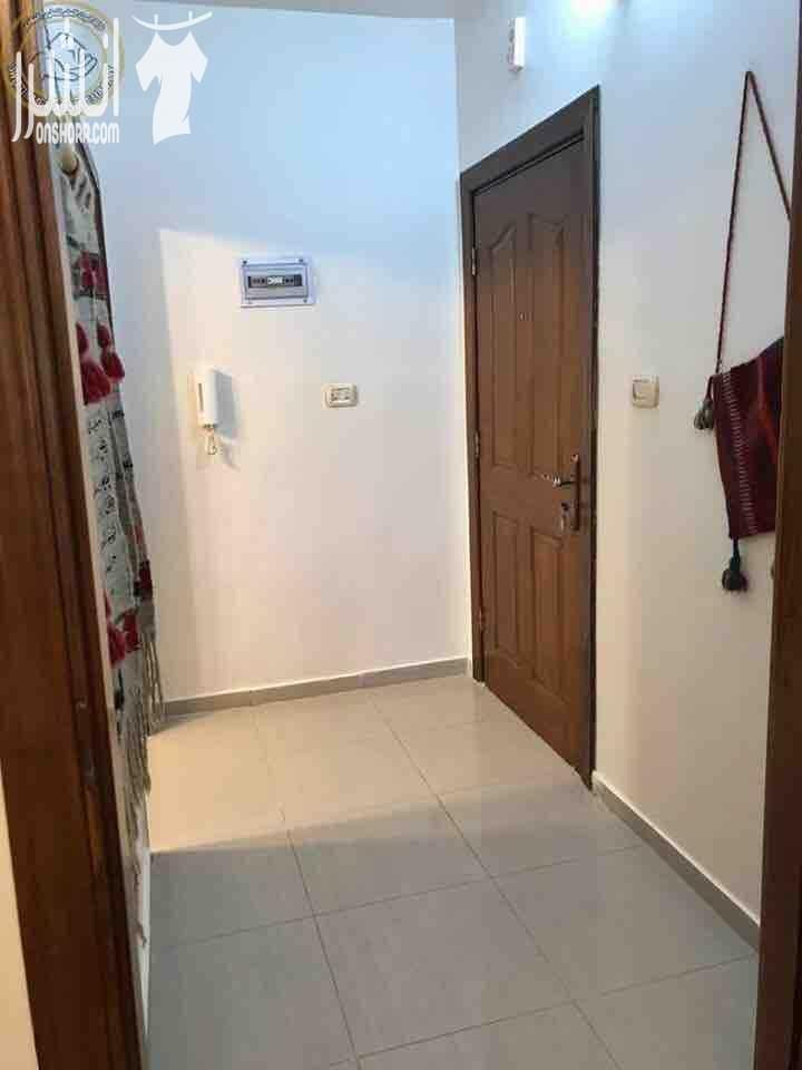 رقم الاعلان ( 9328 ) شقة مميزة للبيع في المدينة الرياضية ... ارضي معلق 160م .... صالون ... معيشة ... مطبخ بلوط .... برندا ... 3 نوم 1 ماستر 3 حمام ... تشطيب سوبر ديلوكس ... مصعد ... كراج ....
