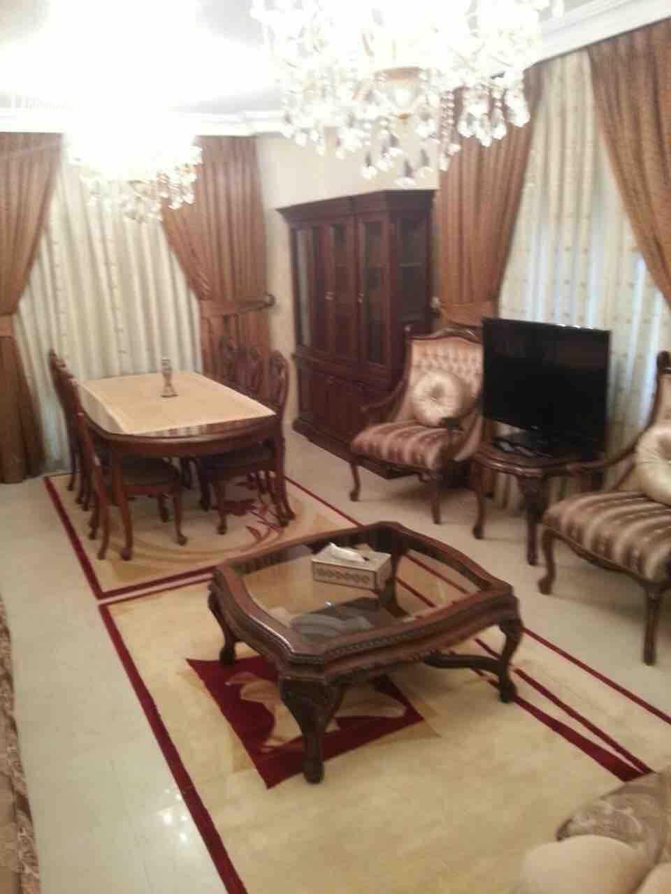 شقه للإيجار في منطقة عرجان ، خلف مستشفى الرويال مساحتها ٢١٠ فيها نت وحمام شمسي شاشات وتكييف كامل لجميع الغرف وكراج سيارته مفروش كامل مع ثلاجه وغساله وكلشي للإيجار الاتصال على : ٠٧٩٨٥٩٣٤٠١