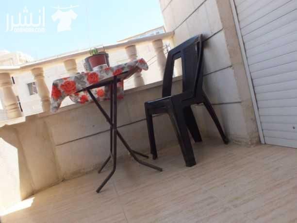 شقة كبيرة طابق اول صالون ضيوف كبير مع برندة صالون معيشة مع برندة كبيرة مطبخ امريكي مكلف 12000راكب مفتوح ع صالون المعيشة مع جلسة زجاج دائرية مع برندة مفتوحه ع صالون الضيوف 3غرف نوم منهم 1ماستر حمام عدد...