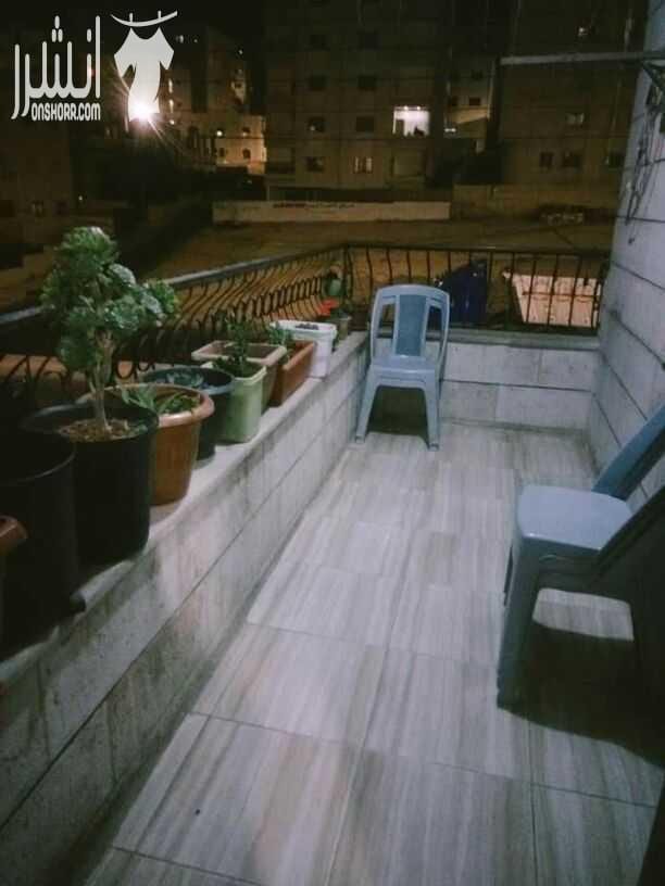 شقة للبيع في منطقة ام نوارة شارع الدفاع المدني بجانب مدرسة صناع التفوق عمر البناء ٣ سنوات و المساحة 150 م تتكون من 3 غرف نوم واحدة منها ماستر غرفة ضيوف و غرفة معيشة مع مطبخ امريكي راكب حمامين و غرفة غ...