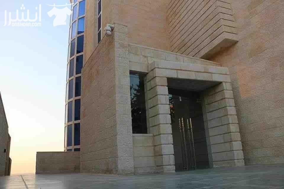 الى عم بدور على شقة العمر وحابب يرتاح ... للبيع شقتين من المالك مباشرة في اجمل مناطق عمان ???????????? يرجى قرائة الأعلان جيداً قبل الأتصال ✅شقة ارضية طابقية فاخرة جداً مساحتها 600 متر... مدخل مستق...