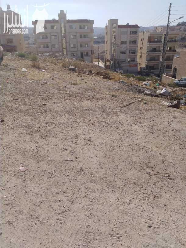 أرض للبيع مساحتها 278 متر مربع على شارعين الزرقاء - الزواهرة - حي القمر - مقابل كلية قرطبة والارض ذات اطلالة رائعه من المالك مباشرة سعر المتر 140 دينار أردني غير قابل للتفاوض. تصلح لاسكان شقق طابقيه...