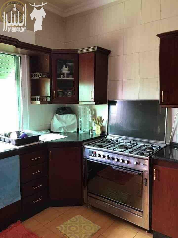 رقم الاعلان ( 9328 ) شقة مميزة للبيع في المدينة الرياضية ... ارضي معلق 160م .... صالون ... معيشة ... مطبخ بلوط .... برندا ... 3 نوم 1 ماستر 3 حمام ... تشطيب سوبر ديلوكس ... مصعد ... كراج ....