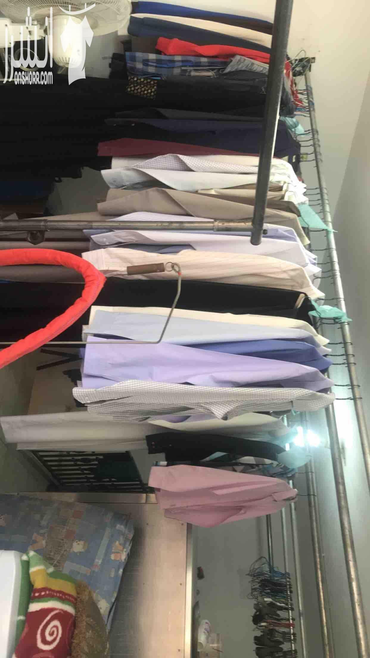 محل دراي كلين في الهاشمي الشمالي في منطقة سكنية مميزة يعمل بشكل ممتاز للبيع بداعي السفر مجهز بكامل المعدات و الماكينات الصناعية مكون من نورفة فل اتمتيك نوع جديد غسالة حرامات صناعية سوسرية الصنع 25...