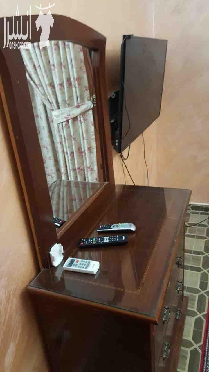 شقه للإيجار في منطقة عرجان ، خلف مستشفى الرويال مساحتها ٢١٠ فيها نت وحمام شمسي شاشات وتكييف كامل لجميع الغرف وكراج سيارته مفروش كامل مع ثلاجه وغساله وكلشي للإيجار الاتصال على : ٠٧٩٨٥٩٣٤٠١