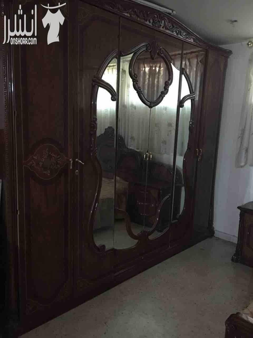 غرفة نوم للبيع بحاله ممتاز جداً نوعها ايطالي والمرايا ايطالي اصلي مع فرشتها الزنبركيه الاصليه السعر750