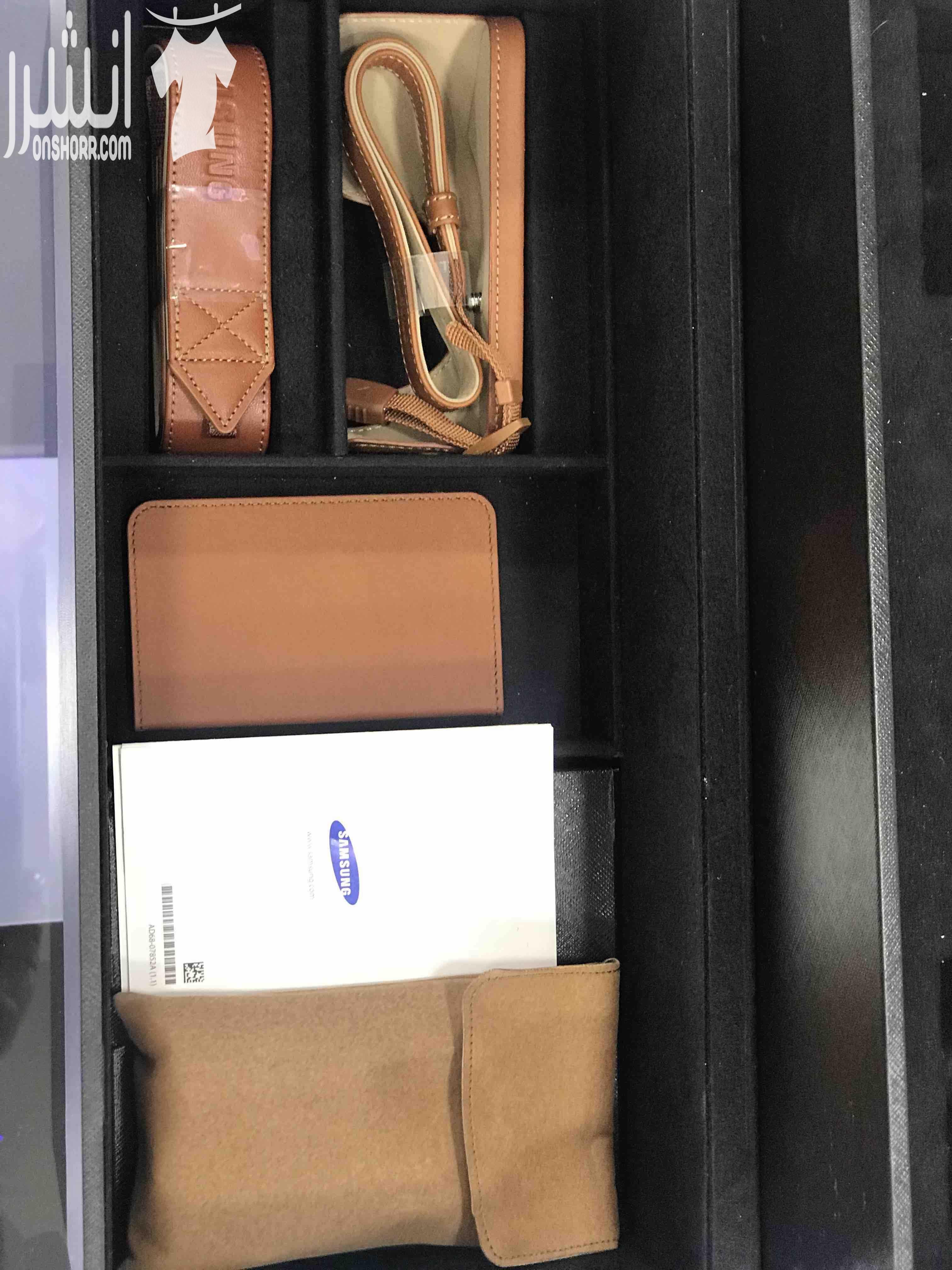 كاميره سامسونج Nx300 مطلي ذهب نسخه محدودة يوجد منها الف واحده حول العالم Samsung camera Nx300 limited edition gold