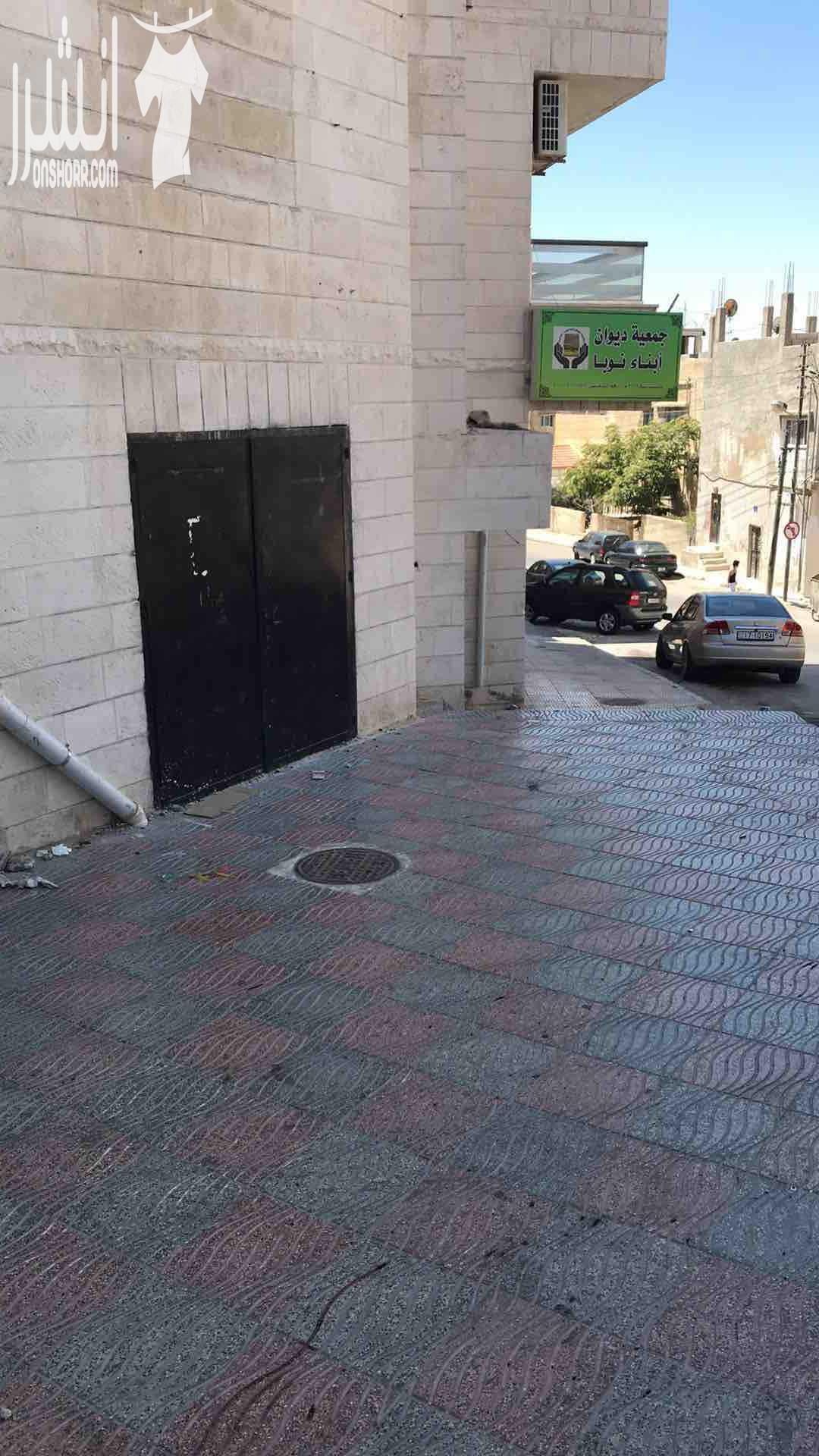 مستودع صغير في جبل القصور بمساحة 3*4 متر ينفع لتخزين الأدوات لصناعيين والمهنيين وبالإضافة ينفع ان يكون محل قهوة كون انه مطل على شارع أساسي لسائقين سرافيس في المنطقة