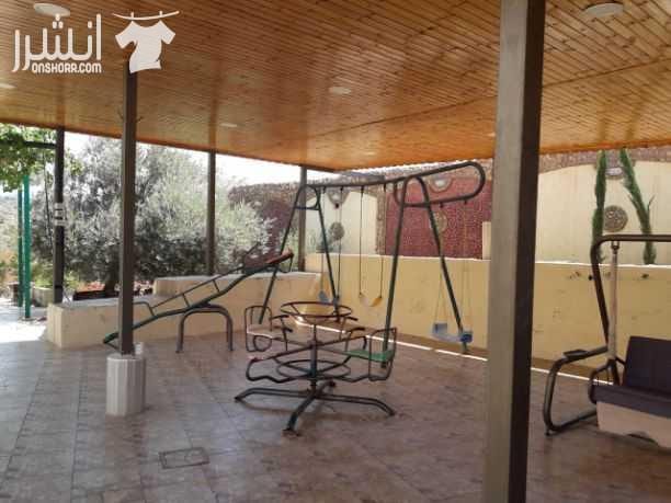 مزرعه ( استراحه) للإيجار تقع في منطقة السلط.( الصبيحي) مكونه من منزل غرفتين نوم وصاله مع كندشن وحمام عدد 2 ومطبخ وجميع الخدمات مسبح وجلسات مطله و رائعه ومنطقة ألعاب أطفال آمنه للايجار يومي واسبوعي...