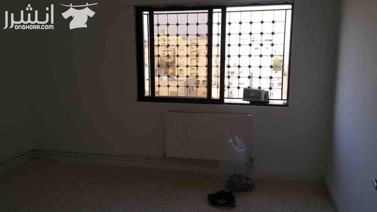 شقة لإيجار غرفتين نوم ،صاله،صالون،مطبخ،برندتين ،طابق الاول ،خلف الجامعه الأردنيه قريبه على جامعة الأميره سميه