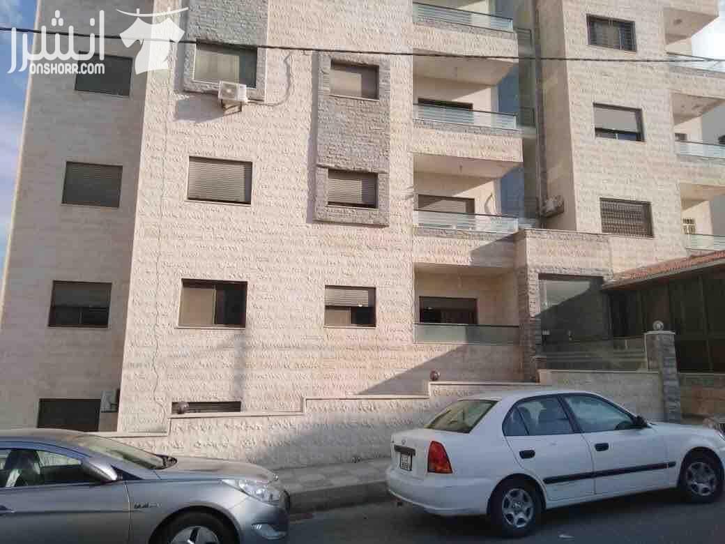 شقة بمرج الحمام قريبة من شارع الامير محمد و دوار الدله عمر البناء ٥ سنوات بناء حديث.... ٣ غرف نوم و احد ماستر حمام و مطبخ راكب و برنده و الشقة مطله على شارعين طابق ارضي معلق...كراجات للعماره و حارس عم...