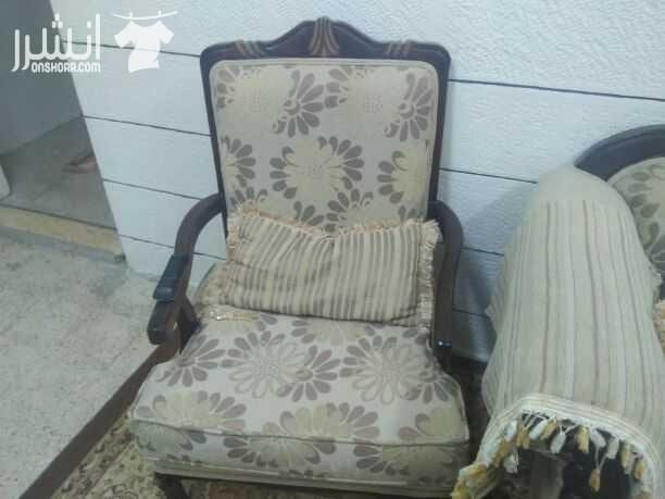 طقم كنب خشب سويد بحالة جيدة 9مقاعد ثلاثية وثنائية واربعة مقاعد مفرد للبيع بسعر مغري للاستفسار الاتصال 0792945512