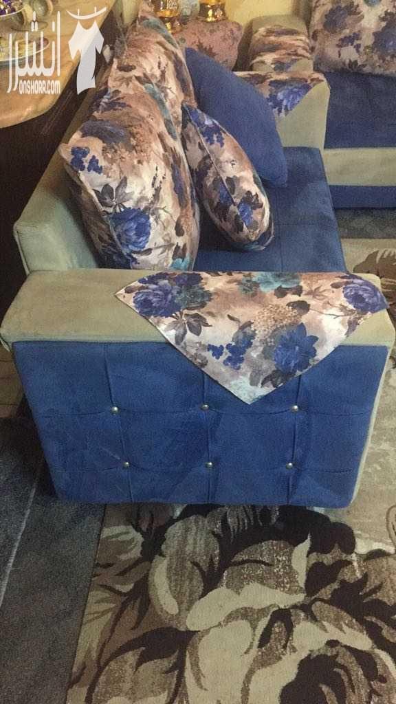 كنابيات ٨ مقاعد جديد مع طاولات دائري وحده كبيره وتلاته صغار تفصيل وسجاده جديده للبيع بحاله جيده جدا استعمال ٦ شهور فقط طقم صالون كامل للبيع مستعجل بداعي السفر