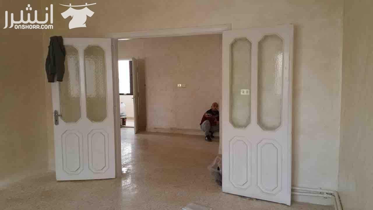 شقة لإيجار غرفتين نوم ،صاله،صالون،مطبخ،برندتين ،طابق الاول ،خلف الجامعه الأردنيه قريبه على جامعة الأميره سميه