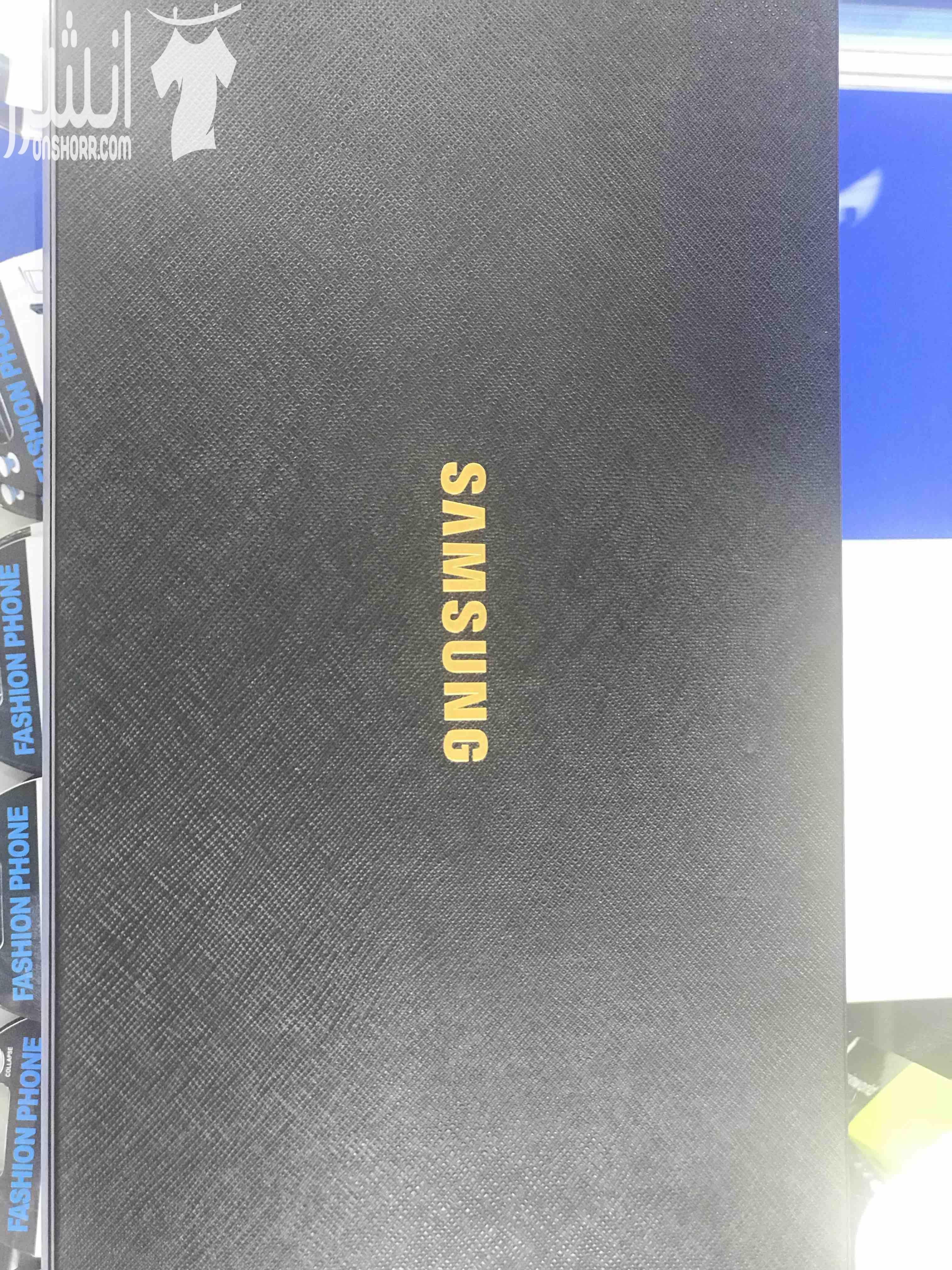كاميره سامسونج Nx300 مطلي ذهب نسخه محدودة يوجد منها الف واحده حول العالم Samsung camera Nx300 limited edition gold