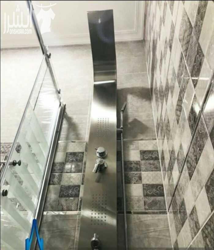للبيع شقه في منطقه الجبيهه طلوع الجاذبيه خلف مدارس ريتال طابق ارضي مع تراس خارجي مساحة الشقه 176 متر ثلاث غرف نوم وحده ماستر صاله صالون حمامات جميع الخدمات متوفره وقريبه كراج داخلي مضخات ماء سخان شمسي...