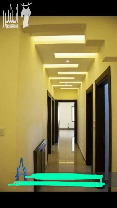 للبيع شقه مع تراس منطقه الجبيهه خلف مدارس ريتال طابق ارضي عمر البناء 11 شهر ثلاث غرف نوم حمامات صاله صالون مطبخ نظام امريكي كراج داخلي مضخات ماء سخان شمسي تدفائه مركزية غاز مصعد مستودع لكل شقه ستلاي...