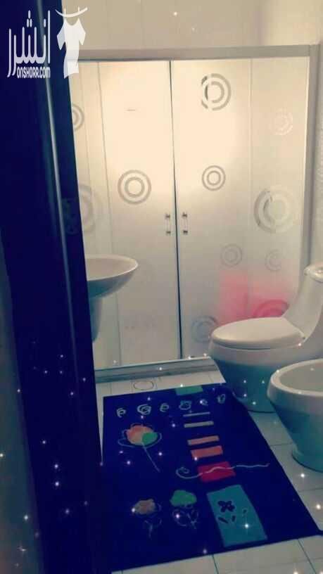 شقة ارضيه للايجار 4200د على دفعتين مساحة 149م 3نوم 1ماستر 3حمامات ضيوف معيشه مطبخ امريكي راكب خشب بلوط كراج 60م تراس60م راكبات قرميد عمر البناء 4سنوات طبربور حي الخزنة قريبه من الخدمات للايجار فا...