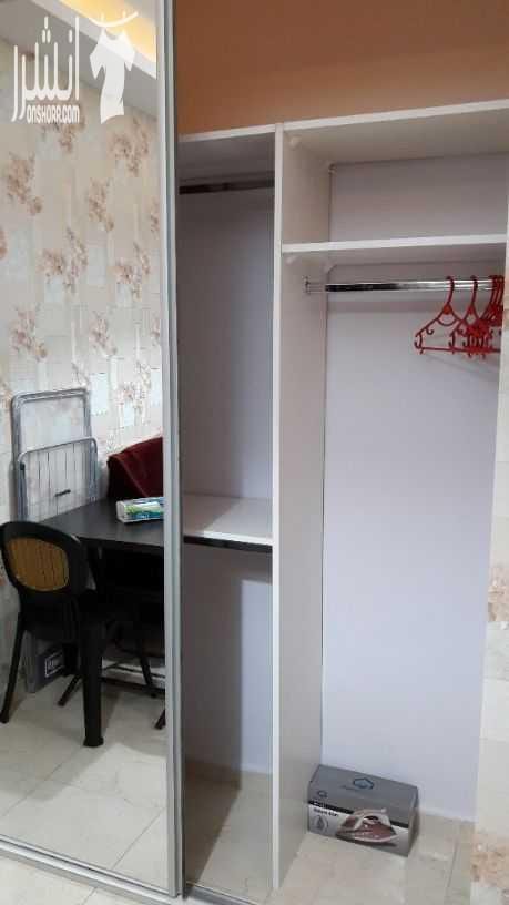 استوديو جديد للايجار من المالك مباشرة, مفروش بالكامل فرش فندقي 5 نجوم يقع في منطقة حيوية قرب بوابة الهندسة.
غرفة / صالة مع مطبخ امريكي و حمام
- فرش فاخر مع جميع الاجهزة الكهربائية (ثلاجة, غسالة, ما...