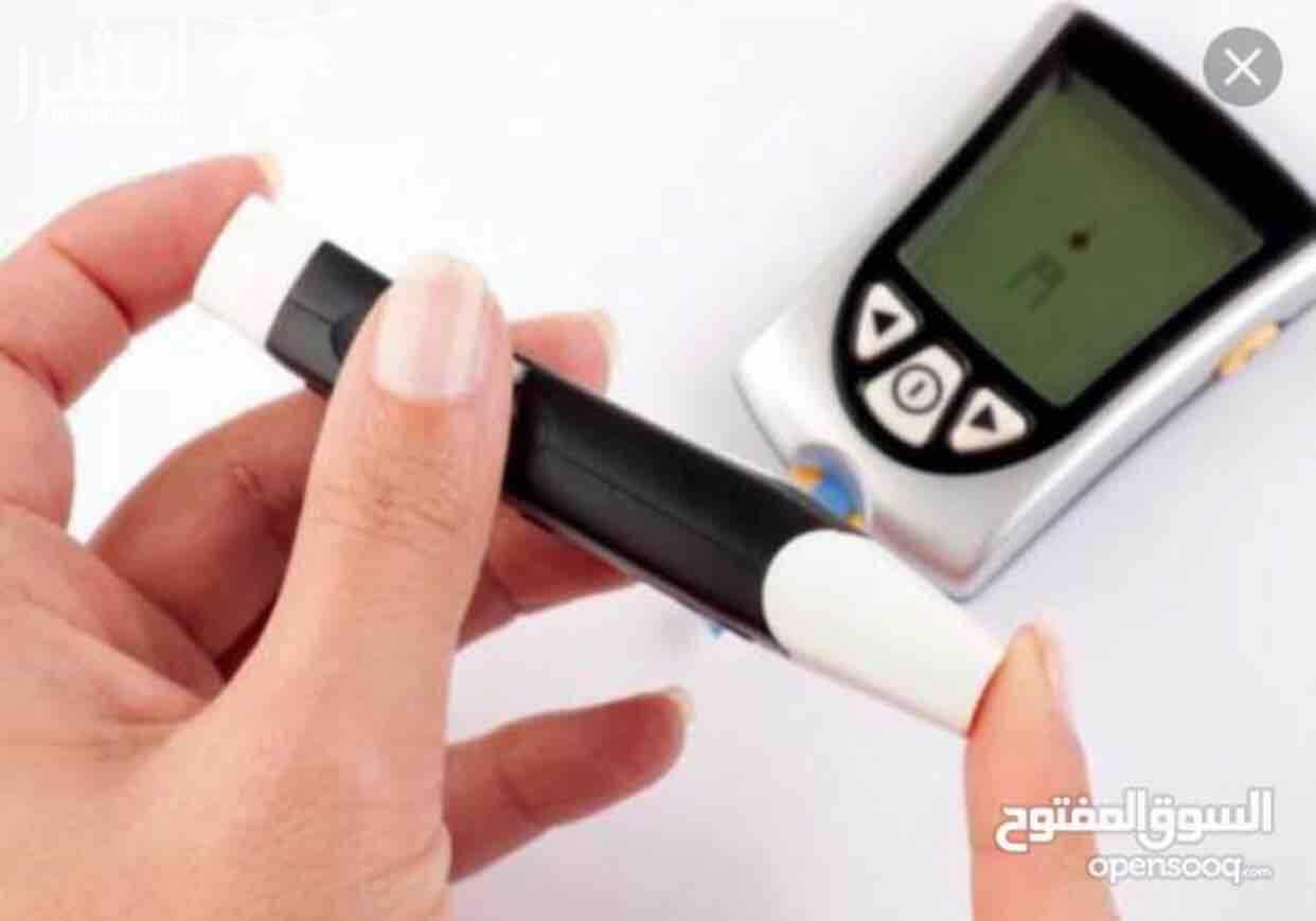 العناية بالمرضى كبار السن ومتابعة العلامات الحيوية للمريض -إعطاء المحاليل الوريديه -إعطاء الإبر في العضل -إعطاء الادويه حسب طلب الطبيب -إعطاء الأنسولين وتعليم على طريقة اعطائه لنفسه -قياس السكري (ال...