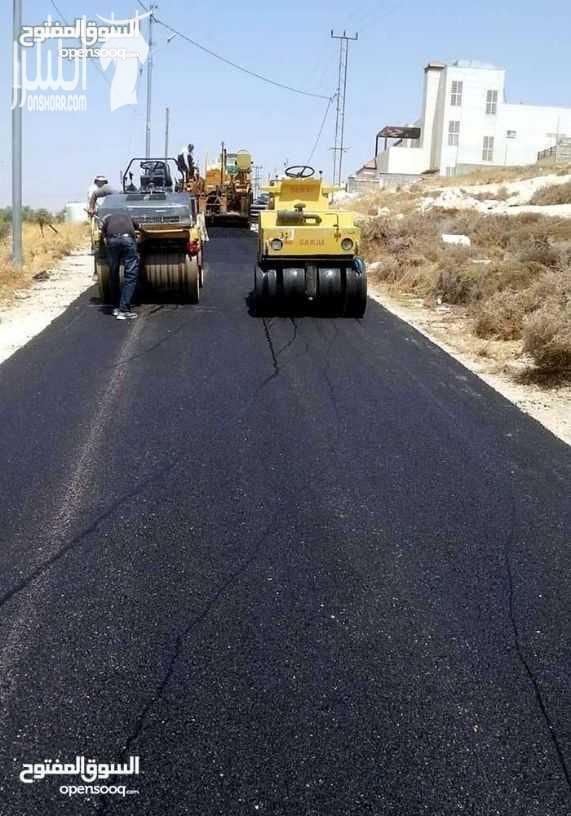 تزفيت و تعبيد الطرق و الساحات و الكراجات و جميع الاسطح بجوده عاليه و بافضل الخلطات الاسفلتيه بخبره و بافضل الايدي العامله ان شاء الله للاستفسار الاتصال على الرقم : 079738309
