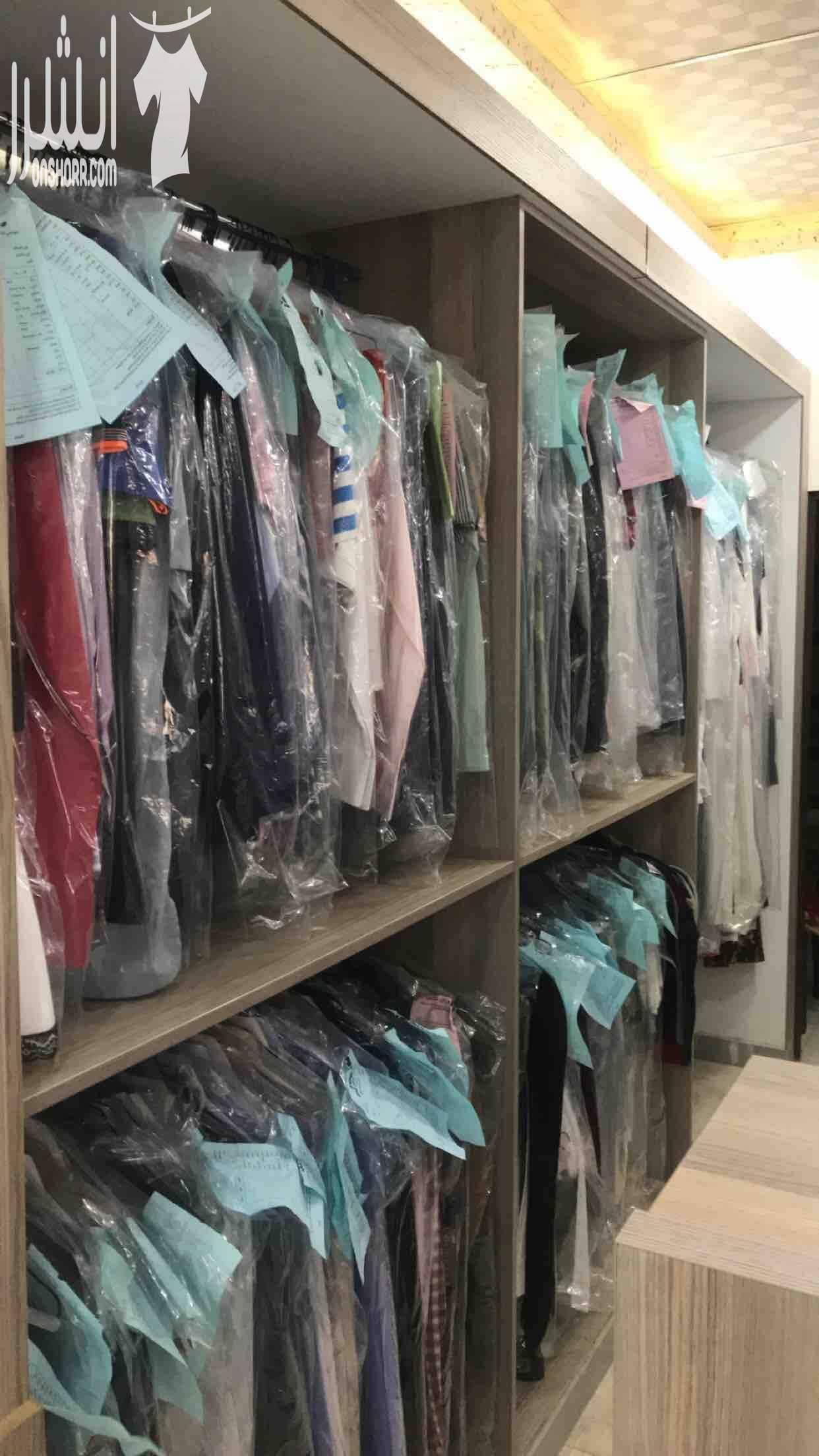 محل دراي كلين في الهاشمي الشمالي في منطقة سكنية مميزة يعمل بشكل ممتاز للبيع بداعي السفر مجهز بكامل المعدات و الماكينات الصناعية مكون من نورفة فل اتمتيك نوع جديد غسالة حرامات صناعية سوسرية الصنع 25...