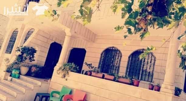 بيت مستقل.. اليادودة اسكان الصيادلة... شجر مثمر.. حديقة كبيرة.. 3 غرف نوم.. غرفة ضيوف.. غرفة معيشة... حمامين. مطبخ مع بلكونة.. للاستفسار 0797853252