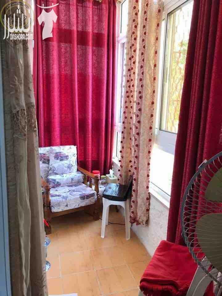 رقم الاعلان ( 9328 ) شقة مميزة للبيع في المدينة الرياضية ... ارضي معلق 160م .... صالون ... معيشة ... مطبخ بلوط .... برندا ... 3 نوم 1 ماستر 3 حمام ... تشطيب سوبر ديلوكس ... مصعد ... كراج ....