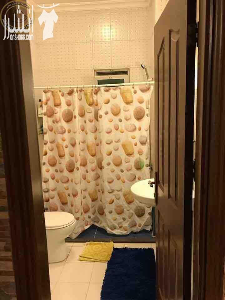 رقم الاعلان ( 9328 ) شقة مميزة للبيع في المدينة الرياضية ... ارضي معلق 160م .... صالون ... معيشة ... مطبخ بلوط .... برندا ... 3 نوم 1 ماستر 3 حمام ... تشطيب سوبر ديلوكس ... مصعد ... كراج ....