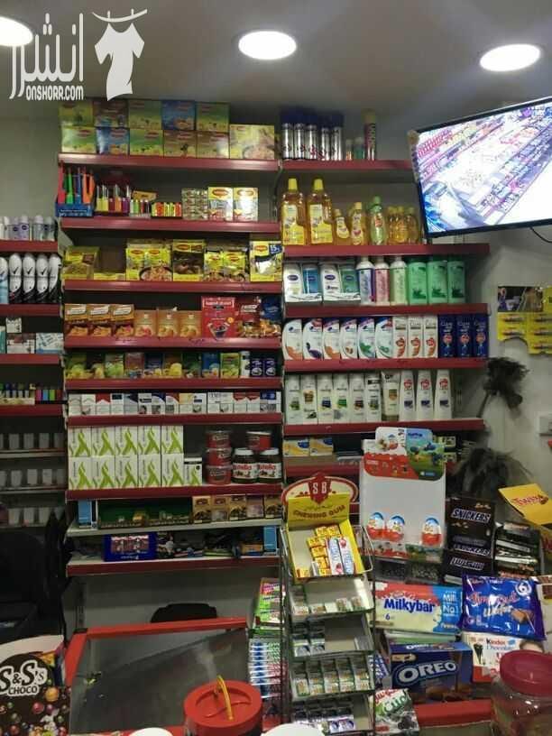 ميني ماركت للبيع بسعر مغري للجادين فقط يعمل بشكل ممتاز وفي حي سكني ممتاز ومنطقة مدارس واسكانات واكاديميه فقط لعدم التفرغ يعمل على مدار 24 ساعه مبيعات ممتازه مجهز بالكامل ديكور حديث ايجار ممتاز وعقد ال...