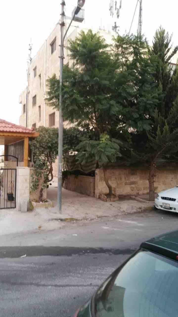 شقة لإيجار غرفتين نوم ،صاله،صالون،مطبخ،برندتين ،طابق الاول ،خلف الجامعه الأردنيه قريبه على جامعة الأميره سميه