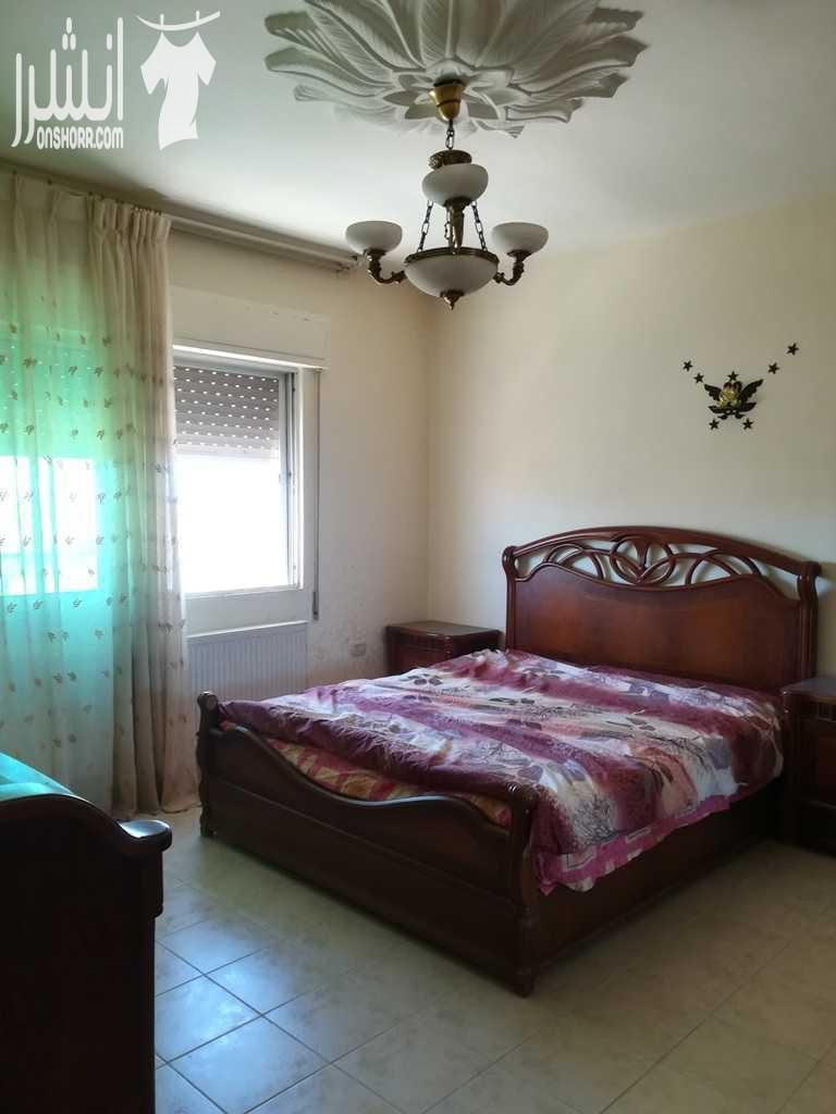 ضاحية الرشيد قرب شارع الجامعة وخلف فندق الفنار أجمل المواقع طابق ثانى على شارعين مطله على تلاع العلى شامل الفرش 3نوم 3حمام صالون سفرة معيشة مطبخ راكب وغرفة خادمة بلكونه مطله رخام أرضيات مصعد كراج مخز...