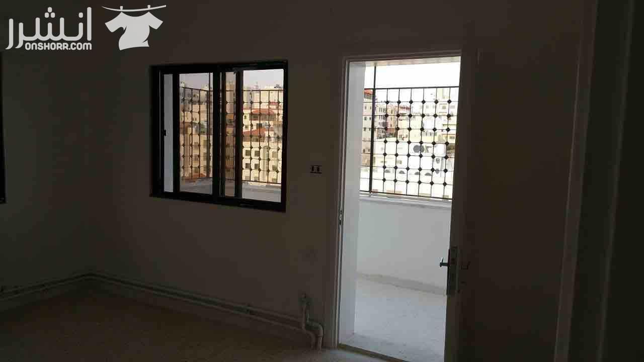 شقة لإيجار غرفتين نوم ،صاله،صالون،مطبخ،برندتين ،طابق الاول ،خلف الجامعه الأردنيه قريبه على جامعة الأميره سميه