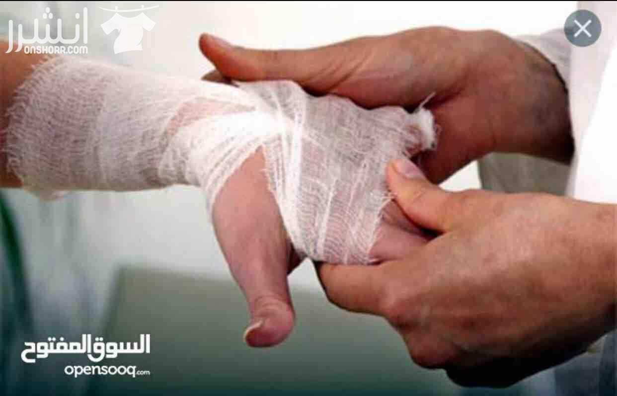 العناية بالمرضى كبار السن ومتابعة العلامات الحيوية للمريض -إعطاء المحاليل الوريديه -إعطاء الإبر في العضل -إعطاء الادويه حسب طلب الطبيب -إعطاء الأنسولين وتعليم على طريقة اعطائه لنفسه -قياس السكري (ال...