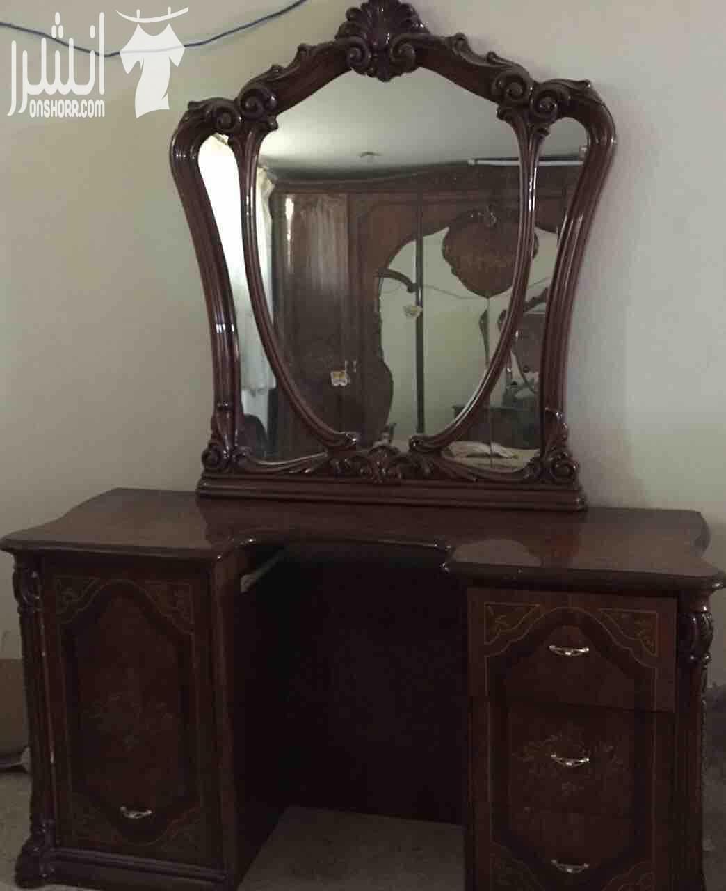 غرفة نوم للبيع بحاله ممتاز جداً نوعها ايطالي والمرايا ايطالي اصلي مع فرشتها الزنبركيه الاصليه السعر750