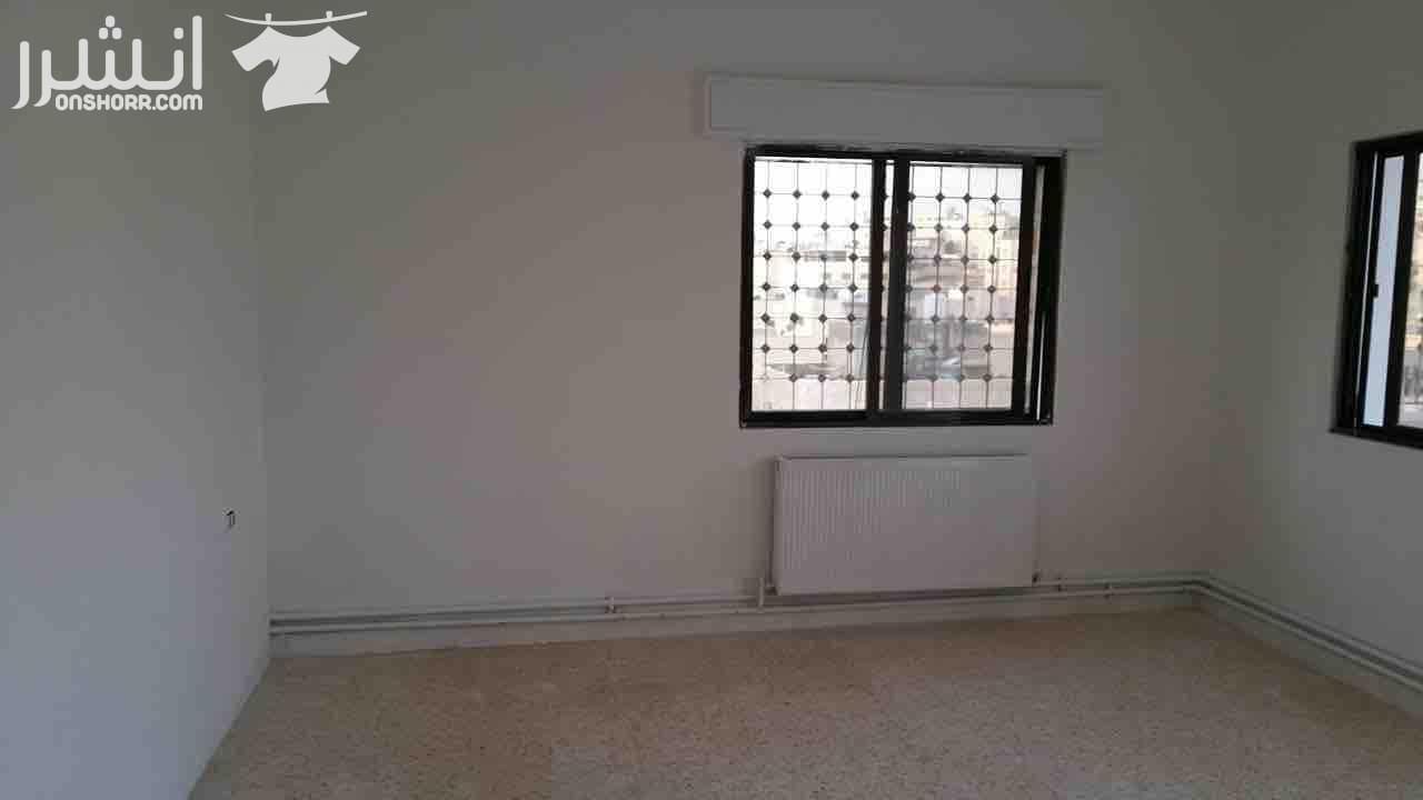 شقة لإيجار غرفتين نوم ،صاله،صالون،مطبخ،برندتين ،طابق الاول ،خلف الجامعه الأردنيه قريبه على جامعة الأميره سميه