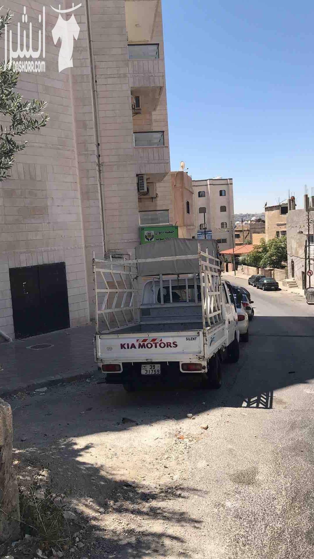 مستودع صغير في جبل القصور بمساحة 3*4 متر ينفع لتخزين الأدوات لصناعيين والمهنيين وبالإضافة ينفع ان يكون محل قهوة كون انه مطل على شارع أساسي لسائقين سرافيس في المنطقة