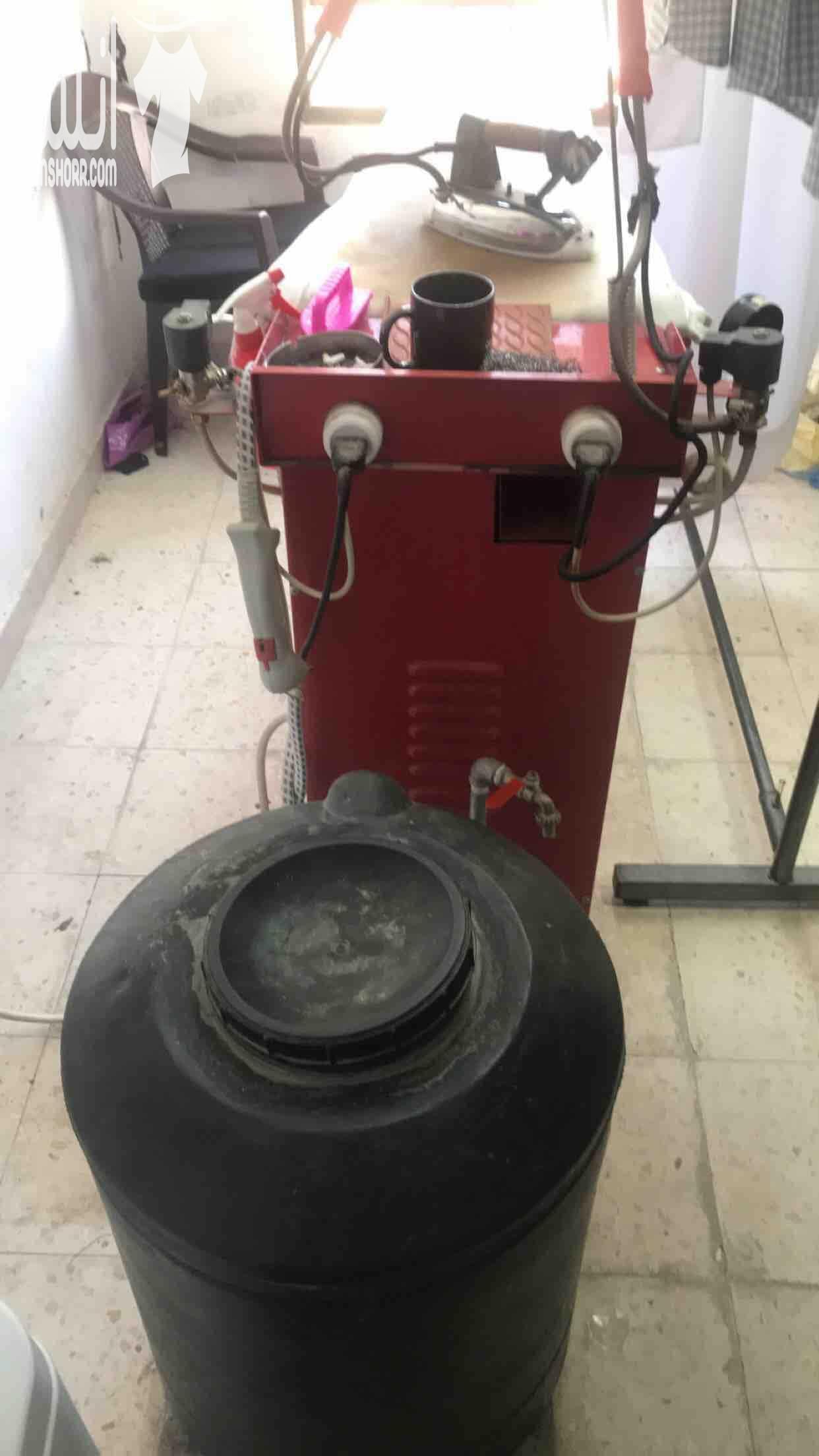محل دراي كلين في الهاشمي الشمالي في منطقة سكنية مميزة يعمل بشكل ممتاز للبيع بداعي السفر مجهز بكامل المعدات و الماكينات الصناعية مكون من نورفة فل اتمتيك نوع جديد غسالة حرامات صناعية سوسرية الصنع 25...