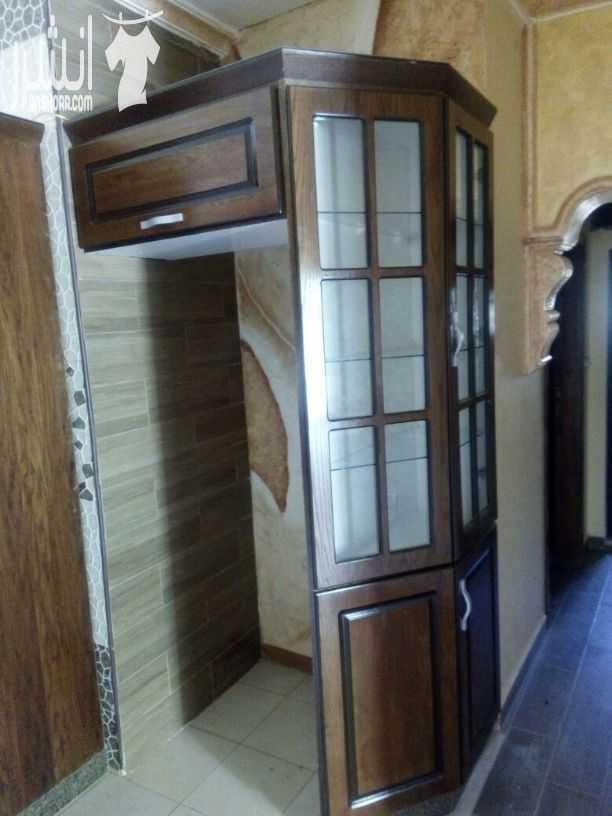 للبيع من المالك مباشره منزل مكون من طابقين على ارض مساحتها 808 م2 الطابق الاول مبني سنة 2002 مدخل مبلط شحف مساحته 170 م2 مطبخ المنيوم رخام سيراميك كامل حمامات سيراميك كامل ابواب خشب ساحه مبلطه...