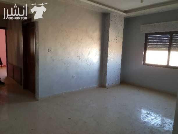شقة بمنطقة البنيات مقابل مدرسة الحفاظ، طابق ثاني
مواصفات الشقة :
ثلاث غرف واحدة منهم ماستر
صالة معيشة
صالون ضيوف
حمامين
مطبخ
بلكونة ذات اطلالة رائعة
مساحة ١٥٠م٢
اسانسير
شقة جديدة لم تسكن.....